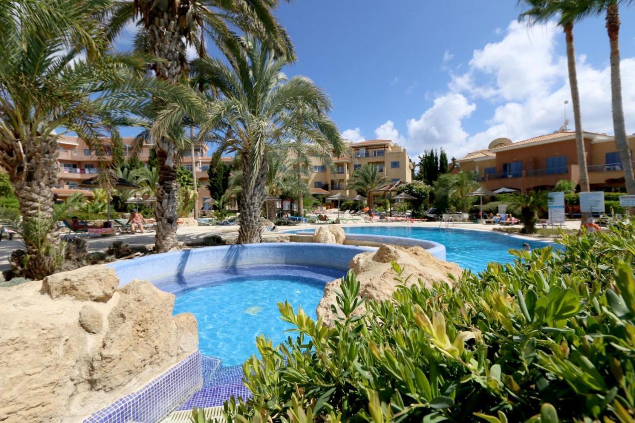 Limnaria Gardens Two Bedroom Apartment With Balcony Paphos Kültér fotó