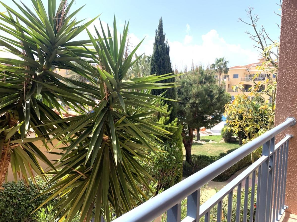 Limnaria Gardens Two Bedroom Apartment With Balcony Paphos Kültér fotó