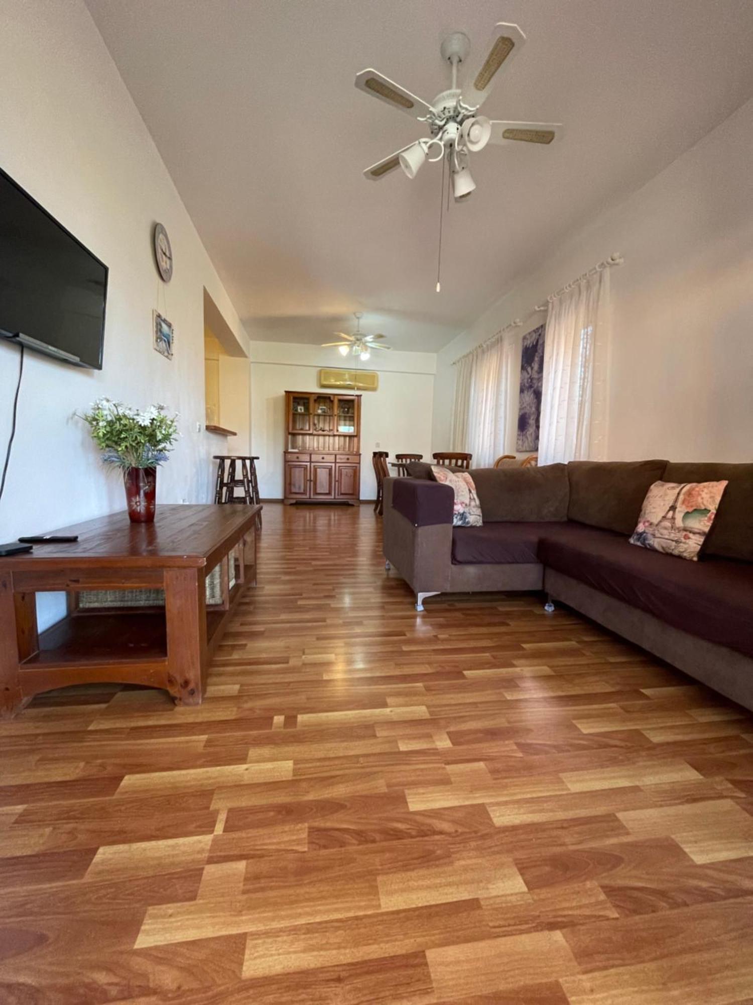 Limnaria Gardens Two Bedroom Apartment With Balcony Paphos Kültér fotó