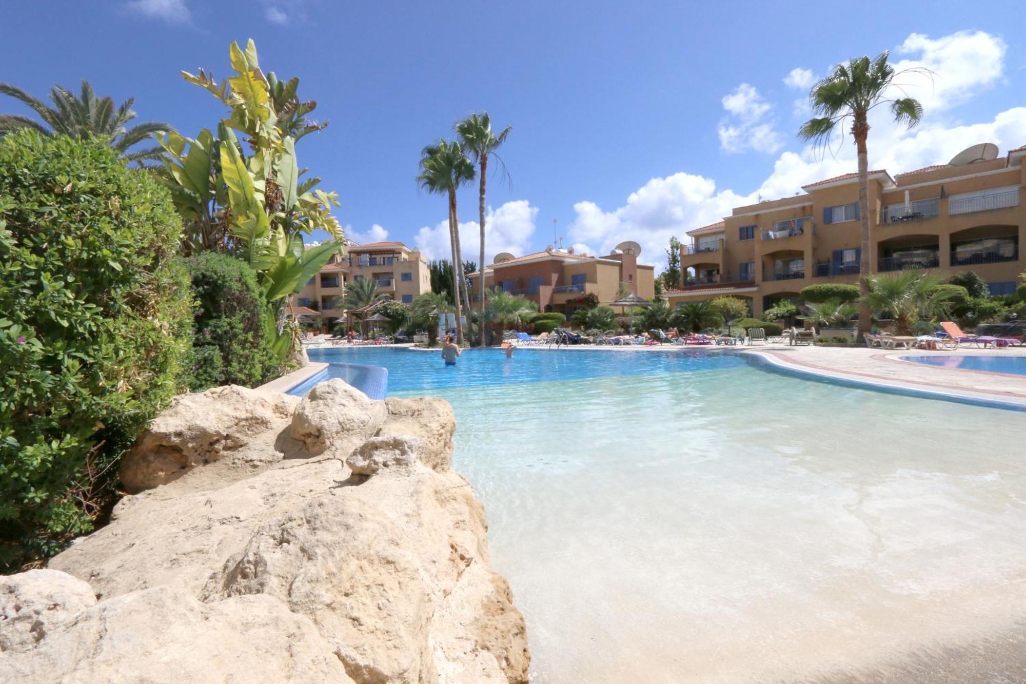 Limnaria Gardens Two Bedroom Apartment With Balcony Paphos Kültér fotó